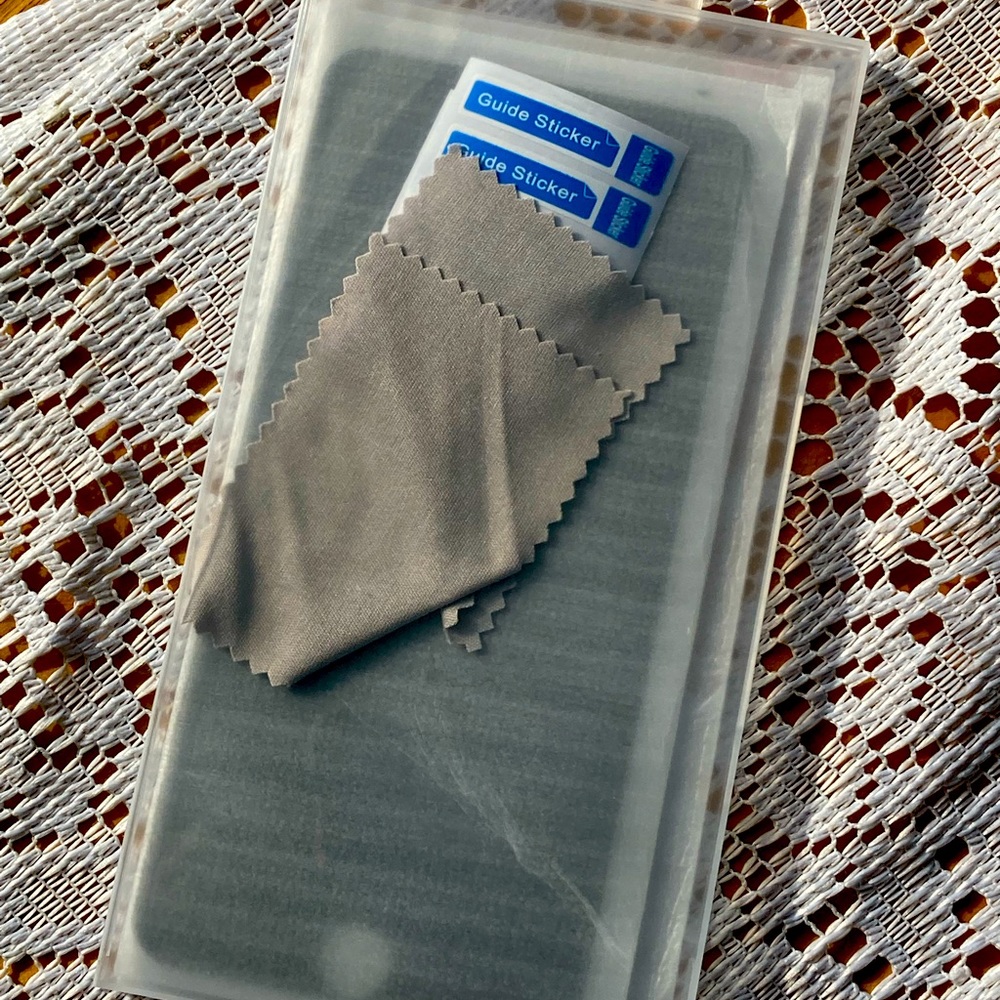 iPhone 8plus screen protector - Picture 2 of 3